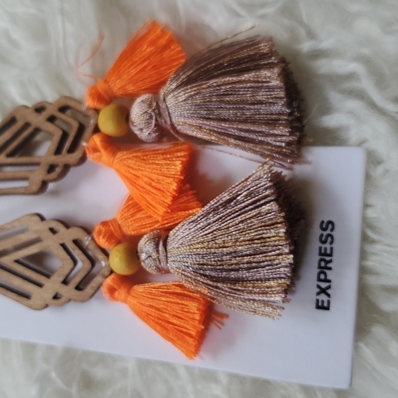 Express statement earings with orange and golden color tassels - Picture 5 of 5